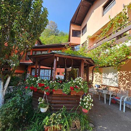Prenociste Chardak Hotel Tuzla Kültér fotó
