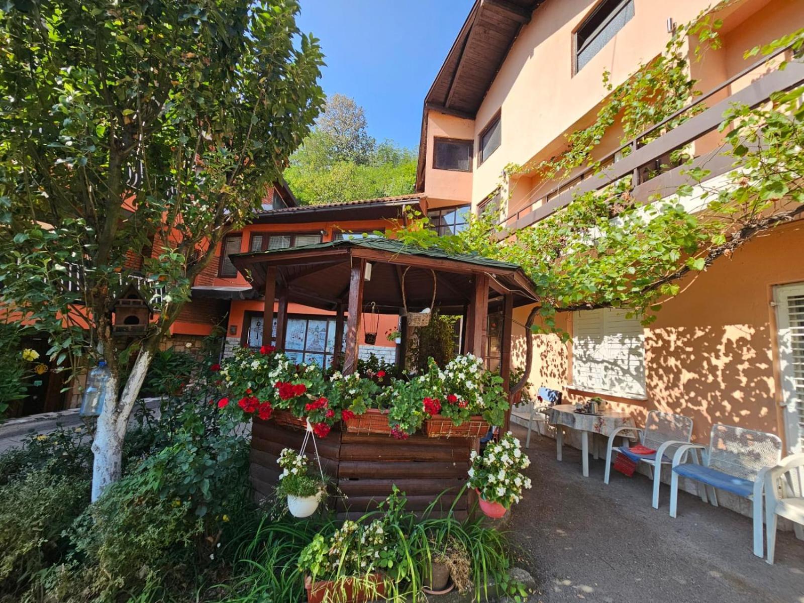 Prenociste Chardak Hotel Tuzla Kültér fotó